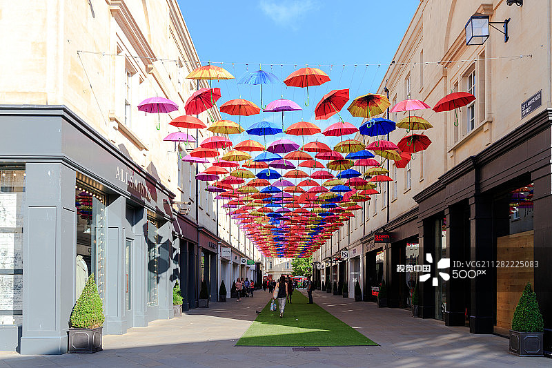 巴斯街头的雨伞图片素材