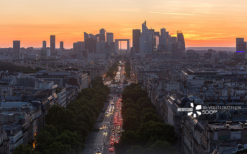 日落时巴黎拉德芳斯天际线高角度视图图片素材