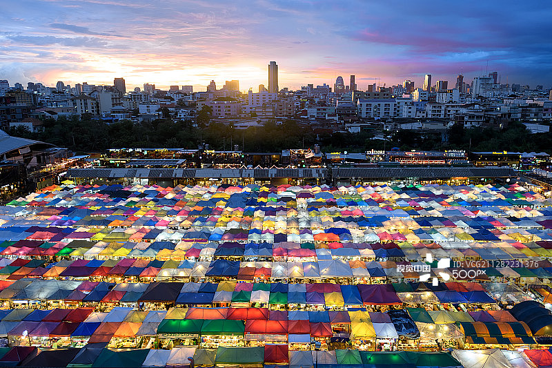 泰国夜市彩色帐篷街景图片素材