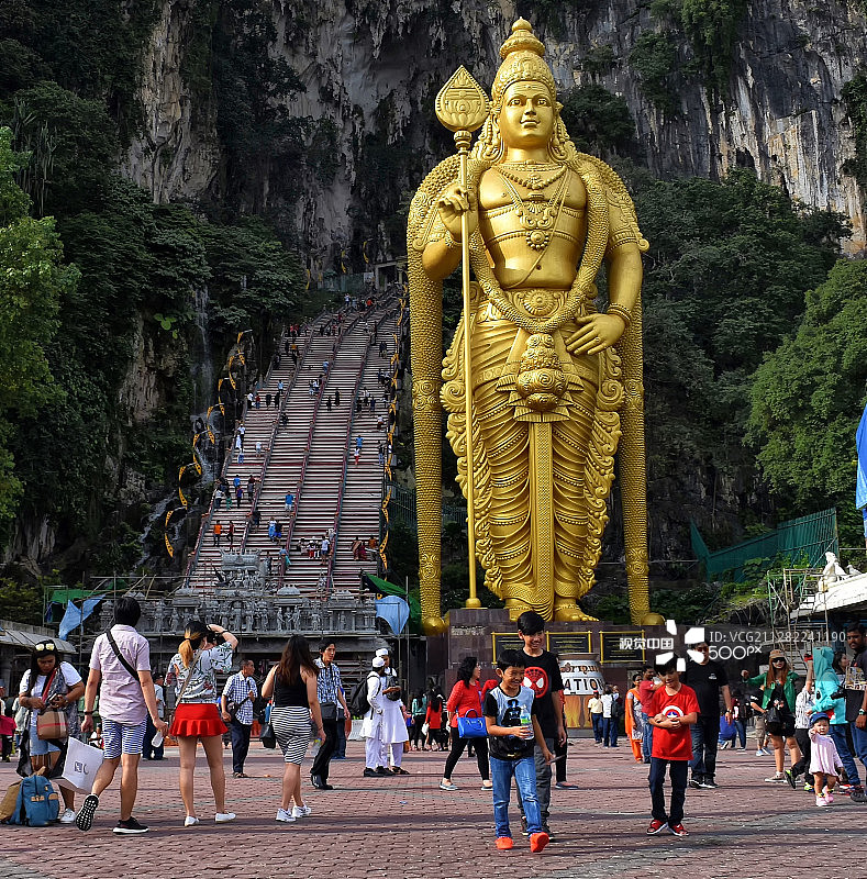 马来西亚黑风洞穆卢干王雕像图片素材