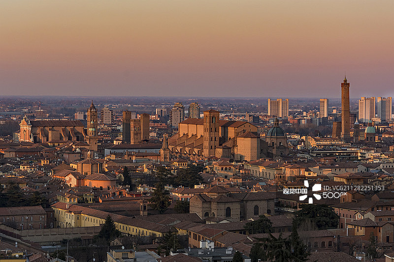 博洛尼亚的夜晚图片素材