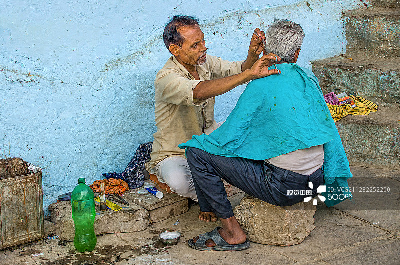 街头理发图片素材