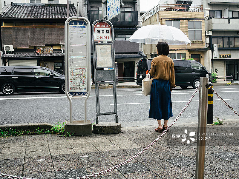 京都公交车站图片素材