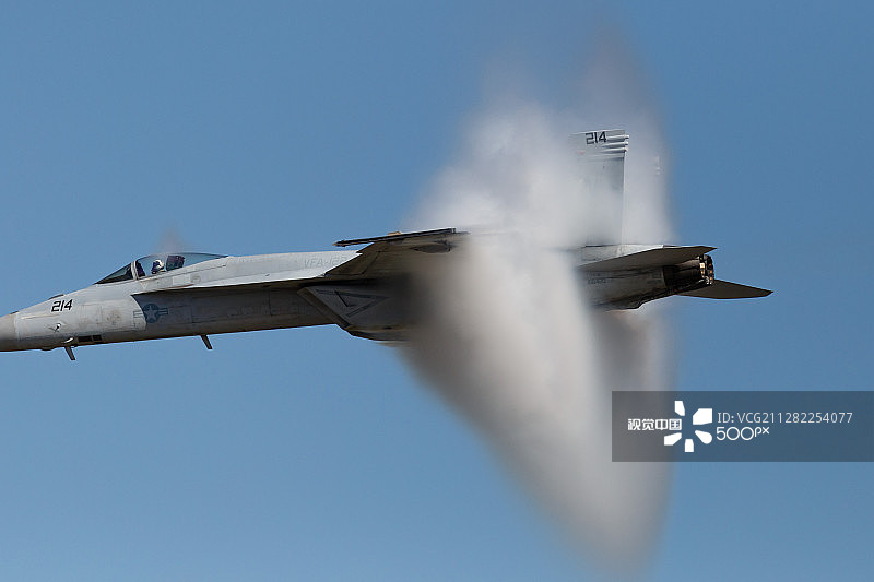 F/A-18E“超级大黄蜂”突破音障图片素材