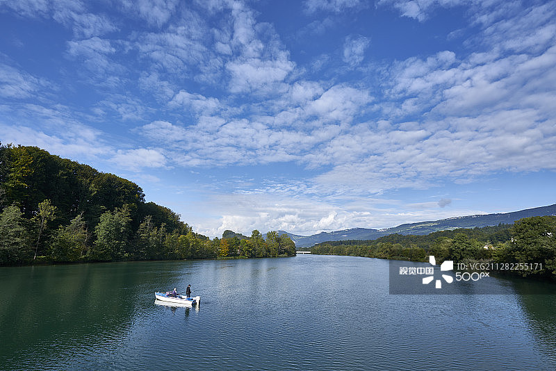 阿勒河上的渔船图片素材