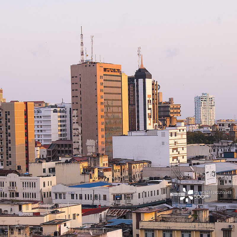 阳光下的蒙巴萨图片素材
