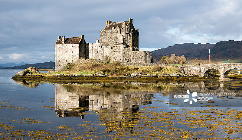苏格兰高地艾琳多南城堡的倒影图片素材
