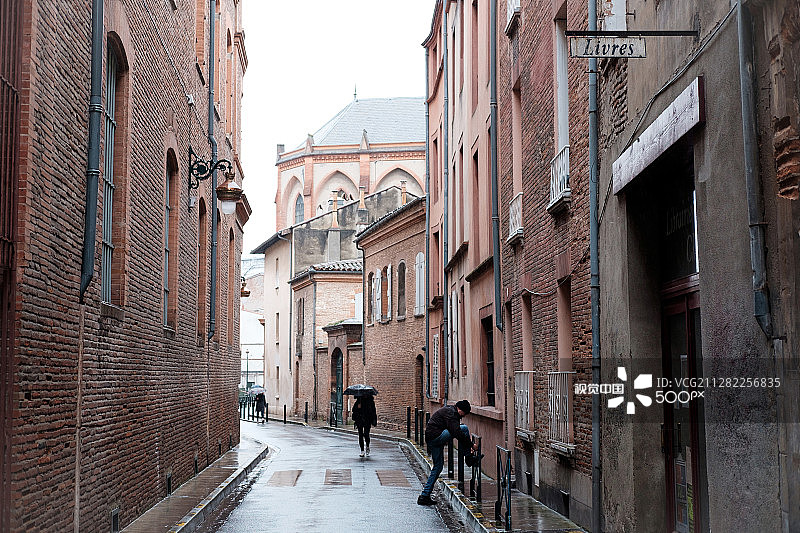 图卢兹的狭窄小巷图片素材
