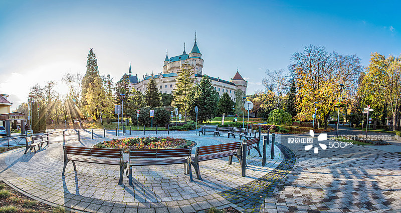 斯洛伐克秋季的博伊尼采城堡图片素材