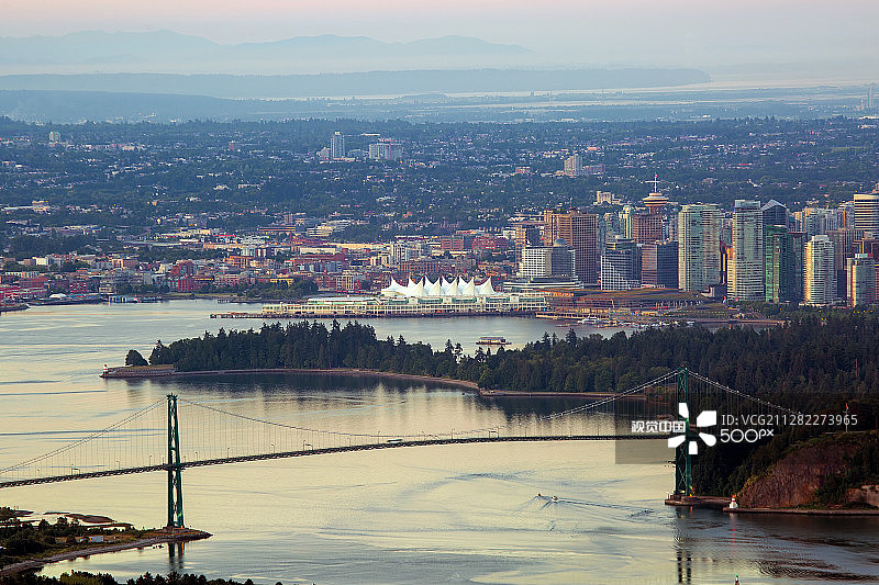 斯坦利公园的温哥华天际线图片素材