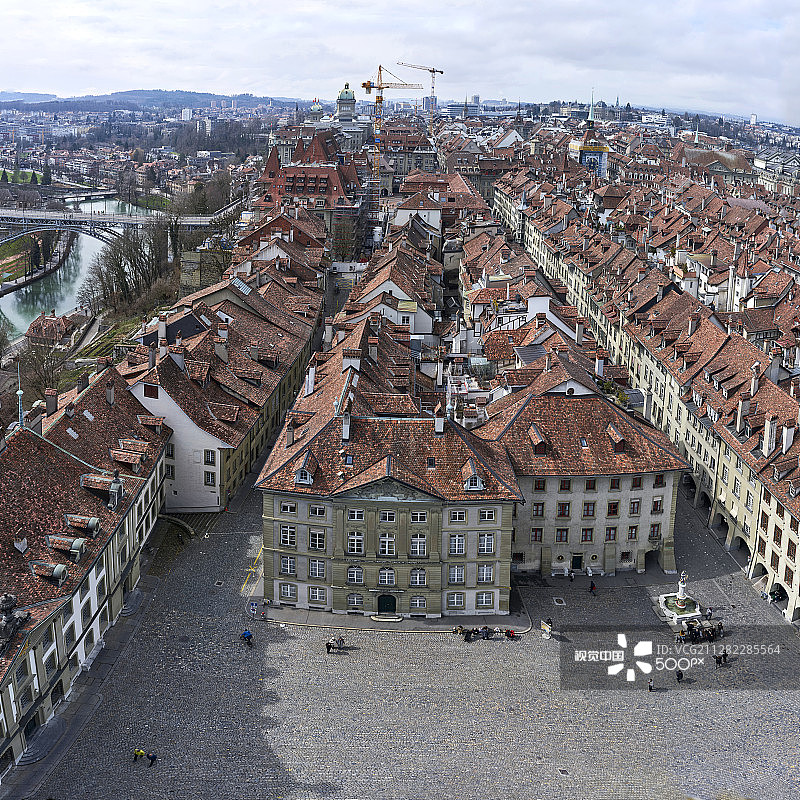 从空中俯瞰伯尔尼老城区图片素材