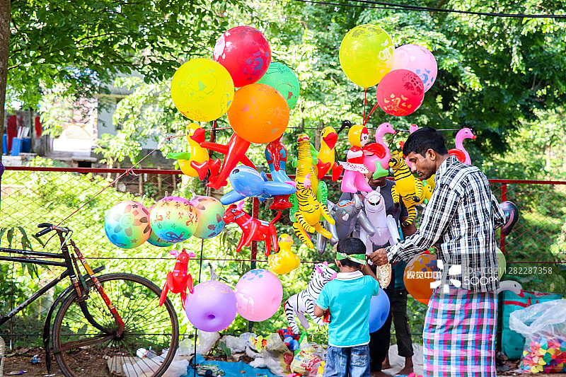 与父亲一起庆祝孟加拉新年图片素材