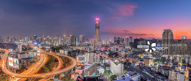 曼谷城市夜生活和彩虹中心二期图片素材