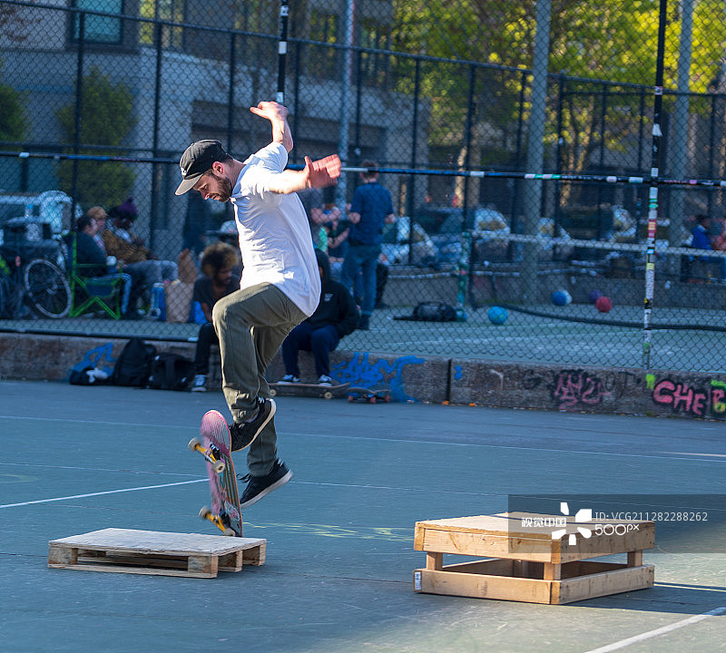 脚尖翻转图片素材