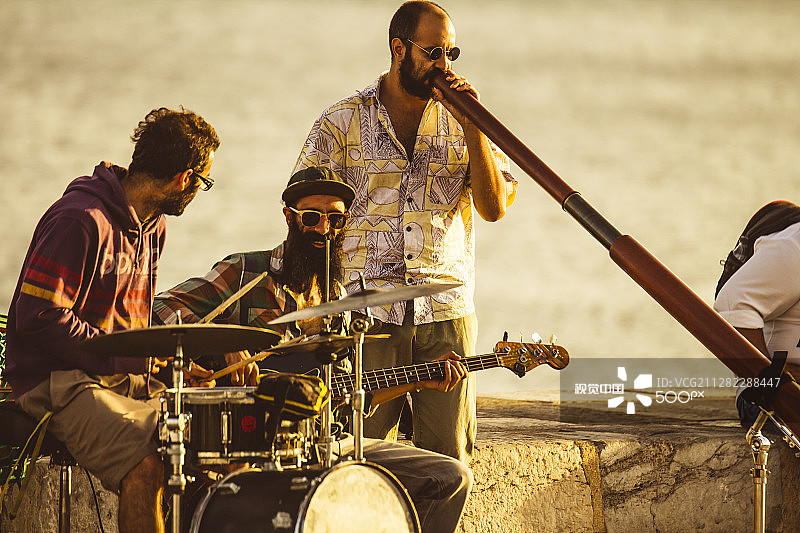 在里斯本的迪吉里杜管乐队图片素材