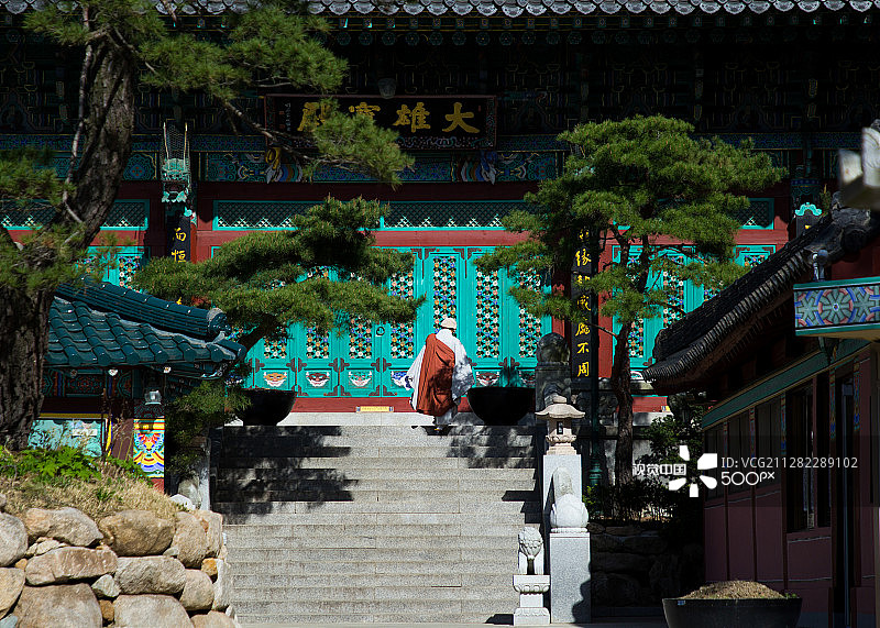 寺庙里的佛教僧侣图片素材