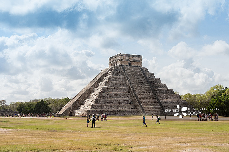 奇琴伊察的卡斯蒂略金字塔图片素材
