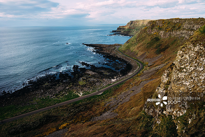 延伸至海中的堤道图片素材