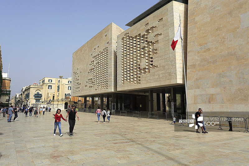 马耳他瓦莱塔共和国街的新议会大厦图片素材