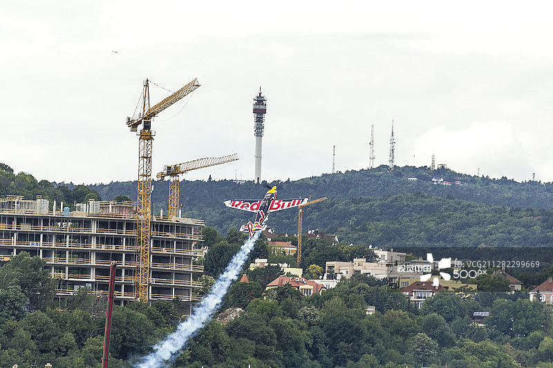 布达佩斯红牛特技飞行赛图片素材