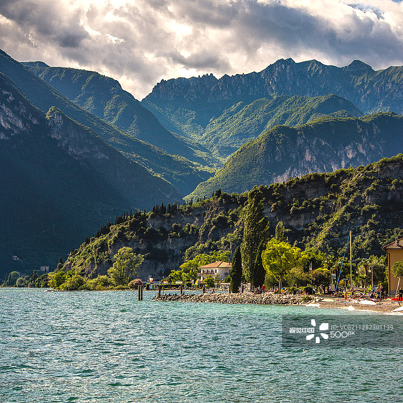 加尔达湖图片素材