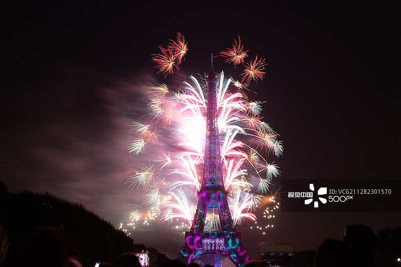 巴黎烟花秀图片素材