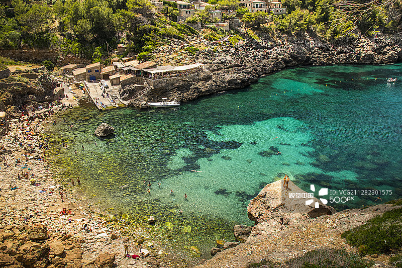 阳光明媚的六月，德亚湾图片素材