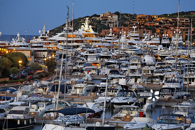 撒丁岛切尔沃港码头图片素材