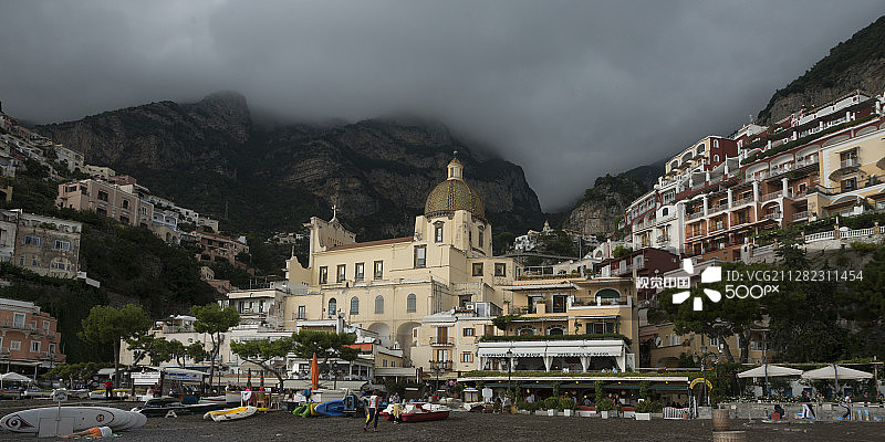 城镇建筑：意大利坎帕尼亚萨莱诺阿马尔菲海岸波西塔诺图片素材