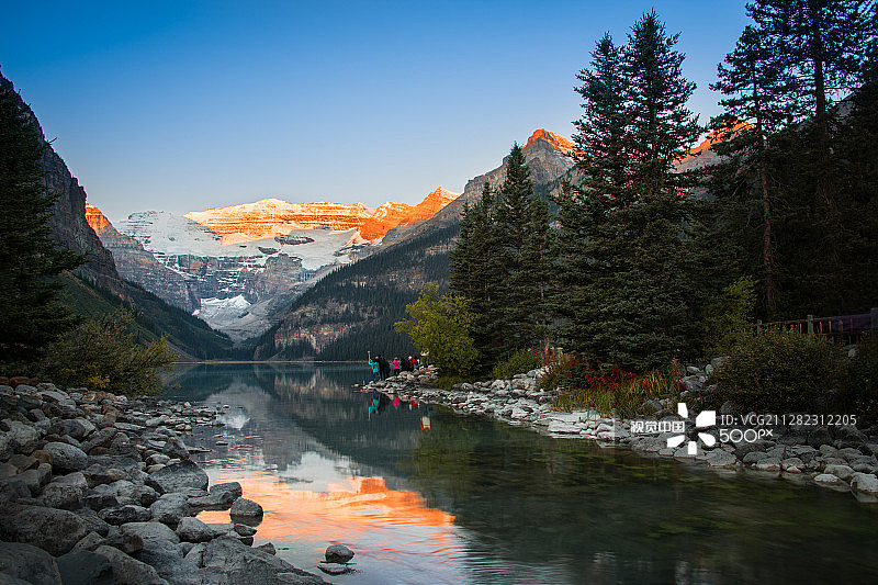 路易斯湖日出图片素材