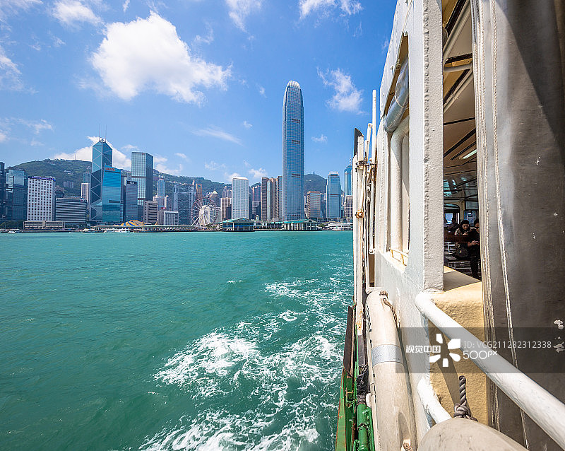 从中国香港中环到九龙的香港天星小轮图片素材