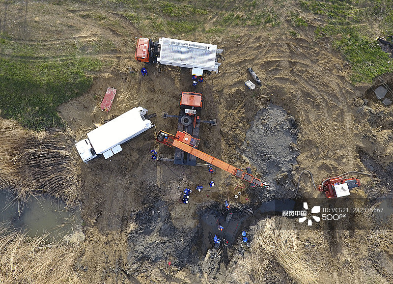 穿过水域的燃气管道段维修图片素材