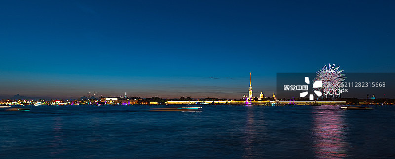 涅瓦河上的庆祝活动图片素材