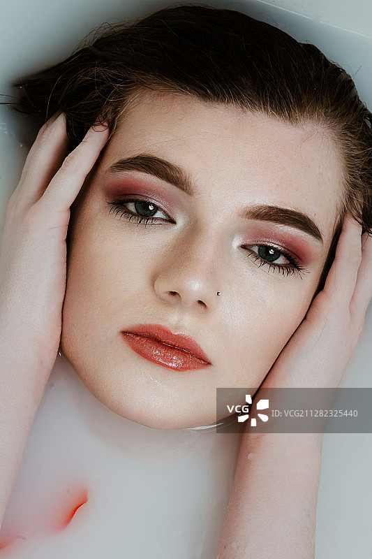 牛奶浴美人头像图片素材