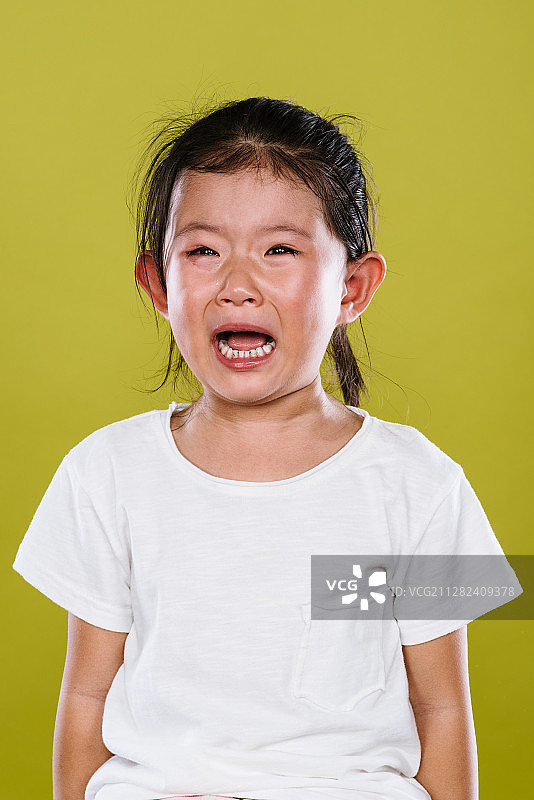 哭泣的小女孩图片素材