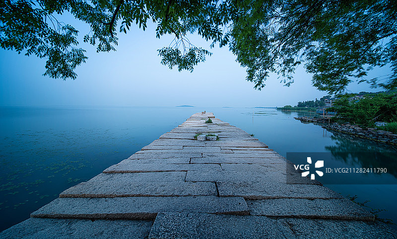 中国江苏苏州西山明月湾古码头的清晨图片素材