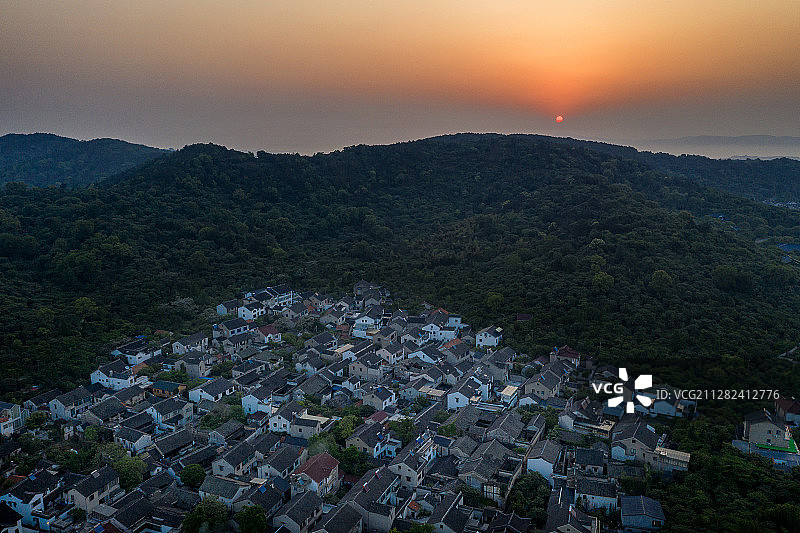 中国江苏苏州西山风景区日出图片素材