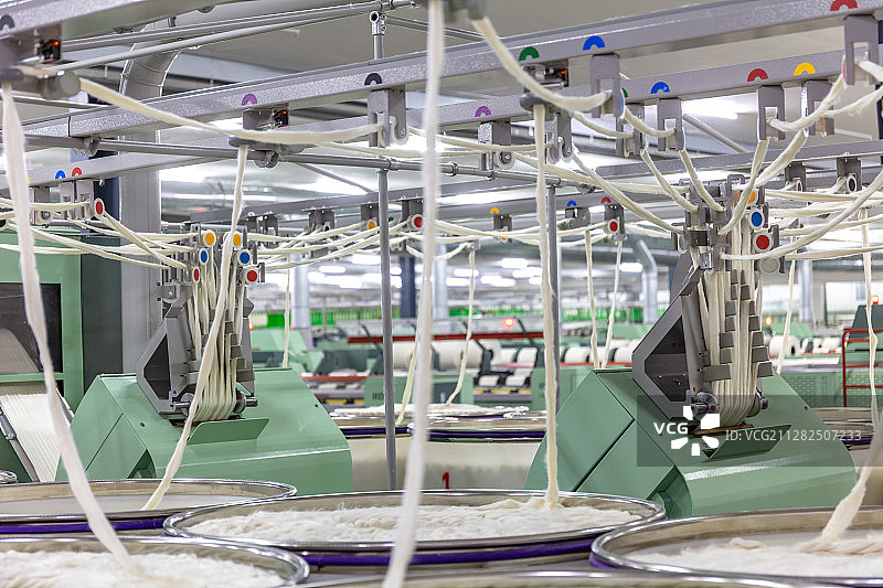 纺织厂机械加工产品线图片素材