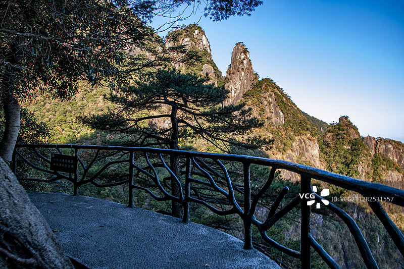 江西上饶三清山群山峡谷栈道图片素材
