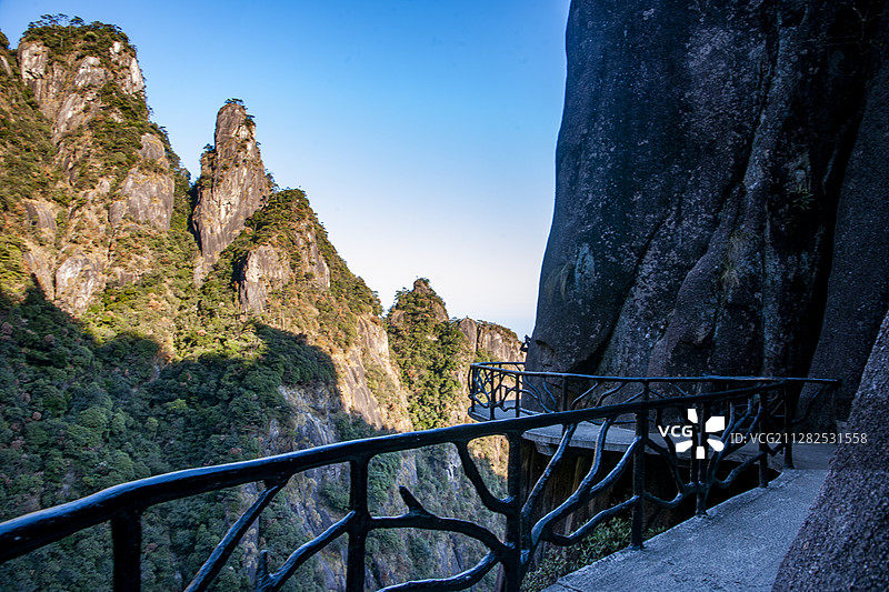 江西上饶三清山群山峡谷栈道图片素材