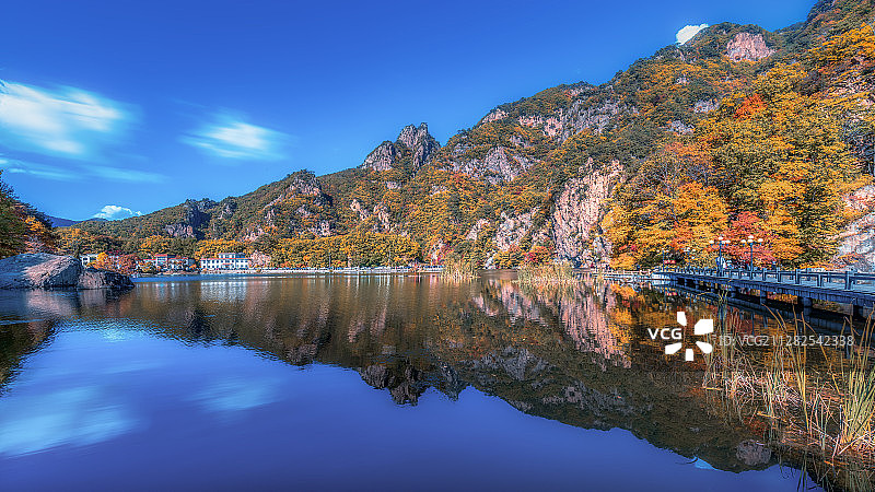 关门山秋色图图片素材