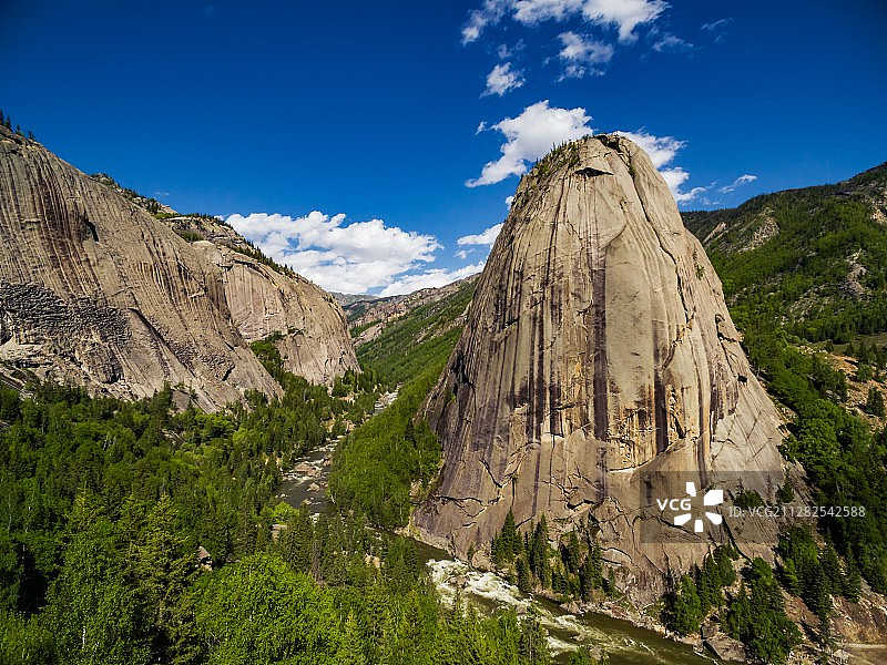新疆可可托海风景区石鈡山图片素材