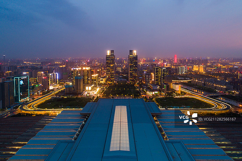 河南郑州东站高铁站双子楼双子塔图片素材