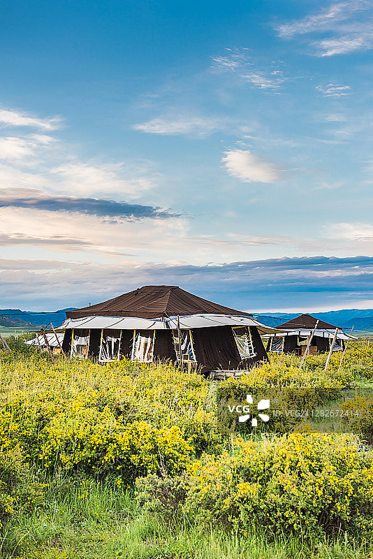 甘肃甘南诺尔丹帐篷营地图片素材