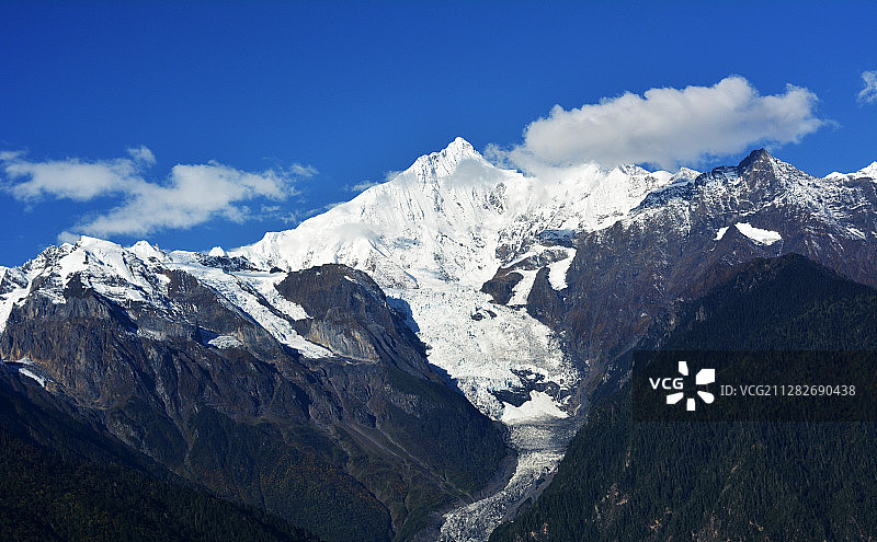 中国云南迪庆州德钦县太子雪山卡瓦格博峰图片素材