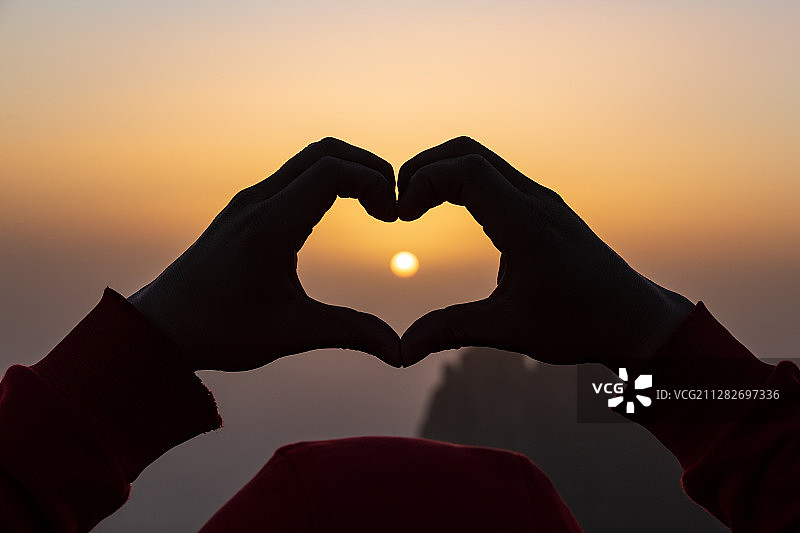 爱心与日落图片素材