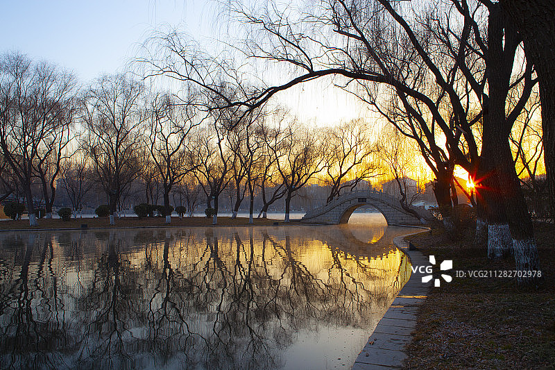 我的家乡-百脉泉公园的清晨图片素材