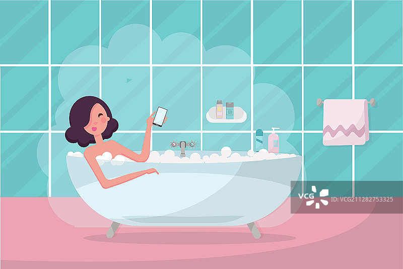 浴缸里玩智能手机的黑发女人图片素材