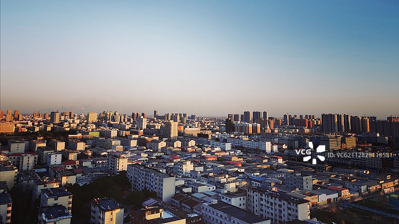 夕阳下的城市图片素材