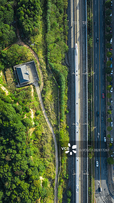 高铁途径公园图片素材